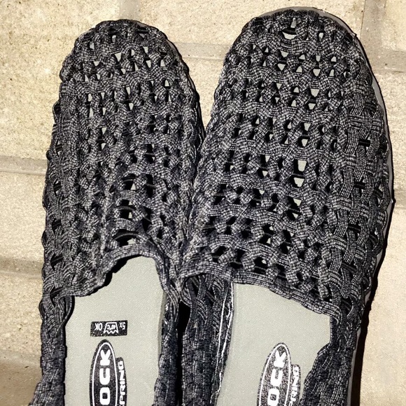 Women’s Casual Walking Shoe - Picture 2 of 5